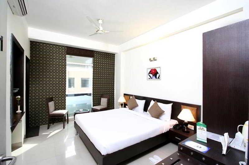 Hotel Gautam Residency 3*